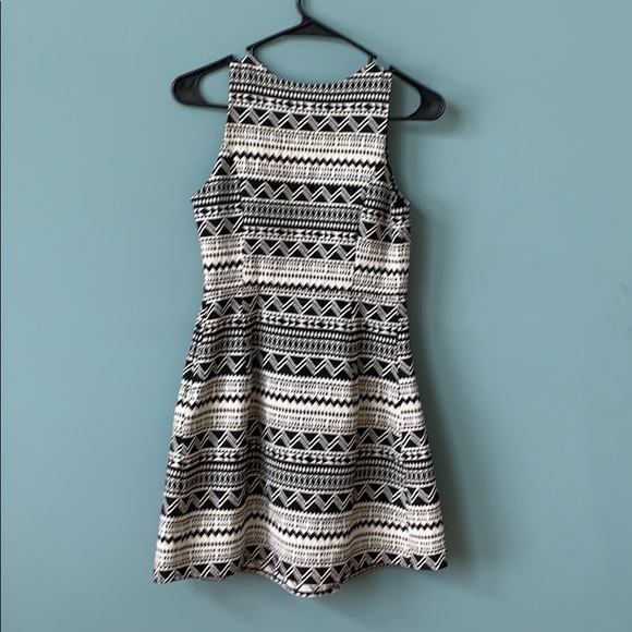 Pattern dress - Picture 2 of 2